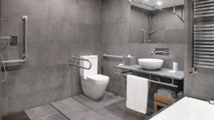 Accessible King Deluxe Guest Room Bathroom