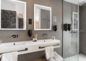 Comfort Double Room Bathroom - Hotel Montarto