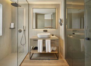 Deluxe Room Bathroom - MIM Hotel