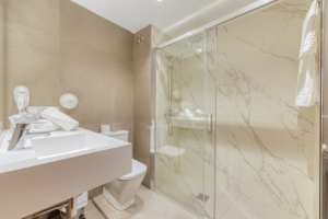 Double Room Bathroom - Hotel Viella