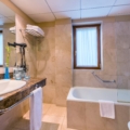Standard Room Bathroom (Vielha Baqueria Hotel)